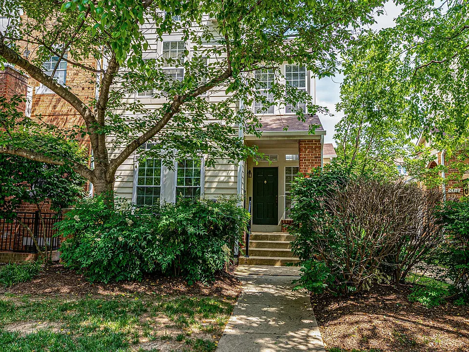 1306 Garden Wall Cir #1