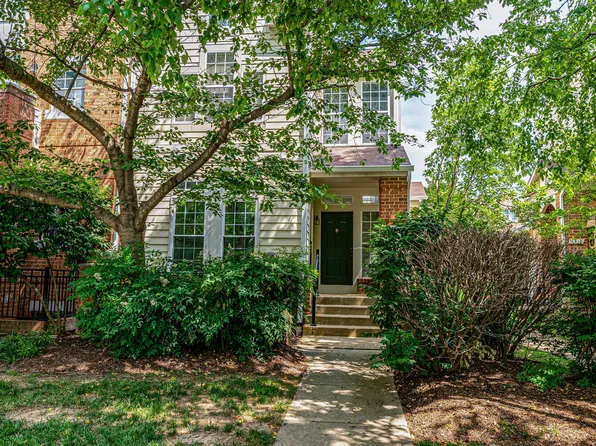 1306 Garden Wall Cir #1, Reston, VA 20194