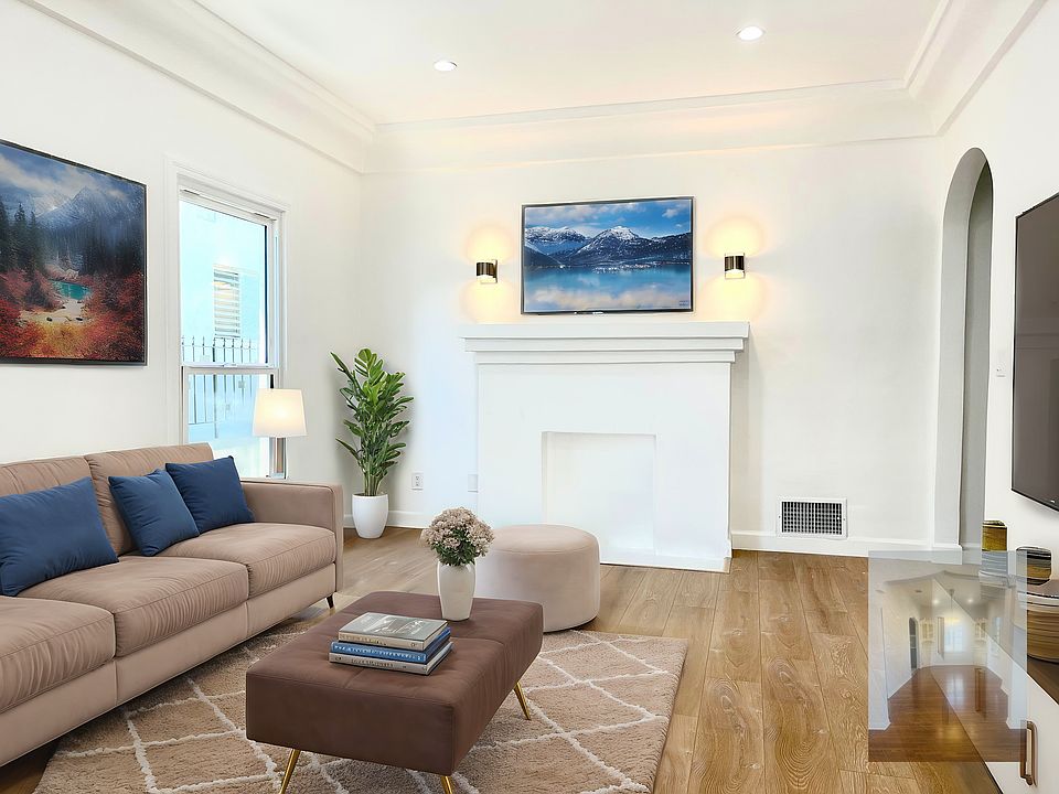 1st image of 923 N Gardner St #927