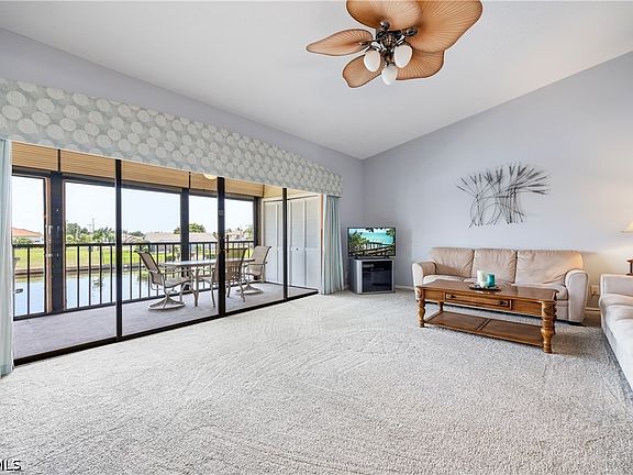 5th image of 3714 SE 12th Ave #204