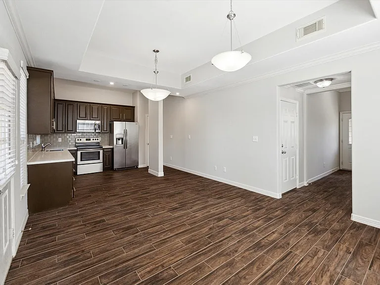 2624 Detering St — Photo 5