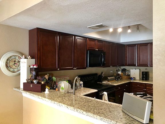 4th image of 2771 Summerdale Dr APT 5