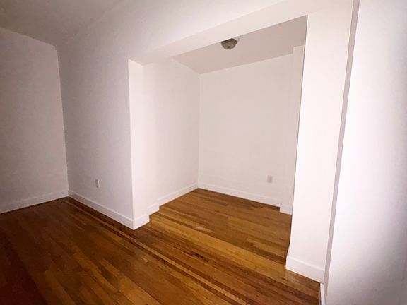 4th image of 74 W 68th St APT 1E