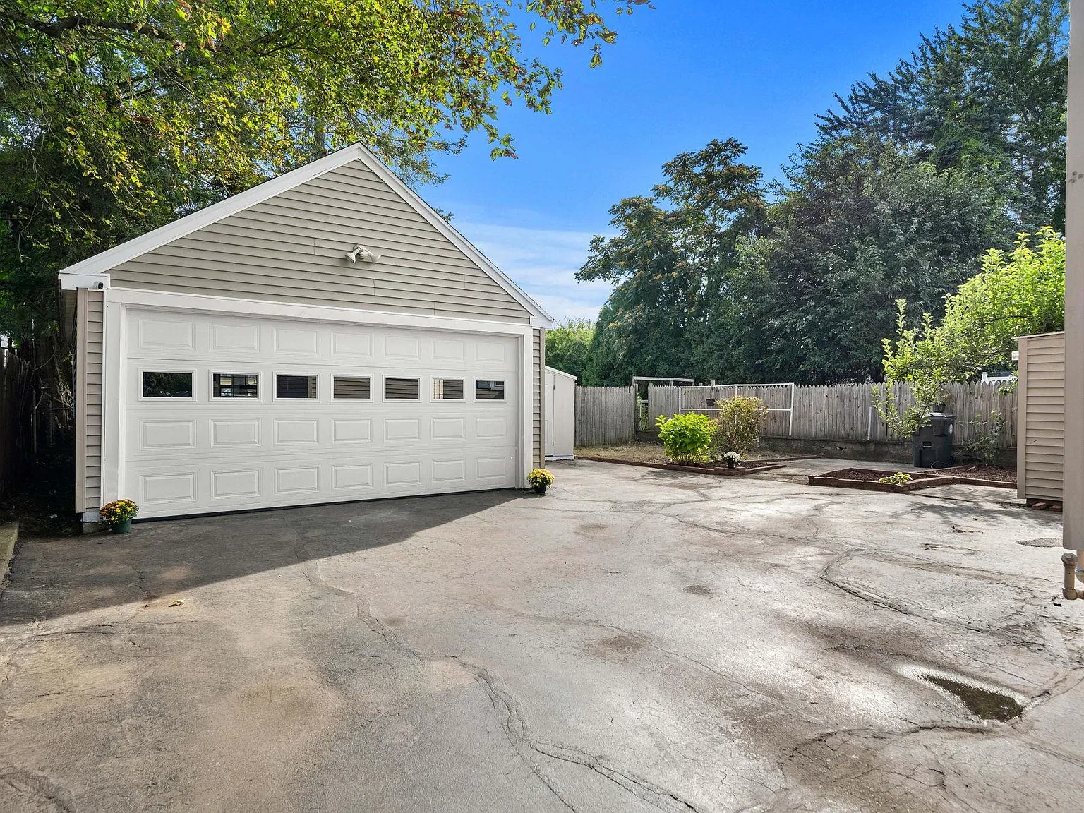 4 bed, 2000 sqft, $3,400 — Photo 3