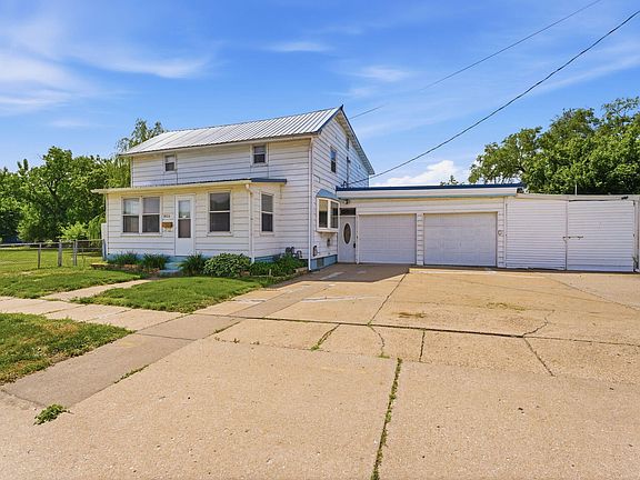 2nd image of 1804 Schiller St