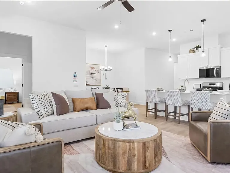 2311 Longfellow Dr — Photo 1