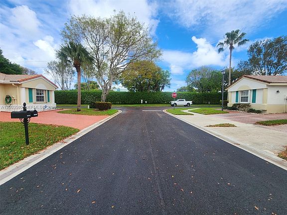 3rd image of 6053 Heliconia Rd