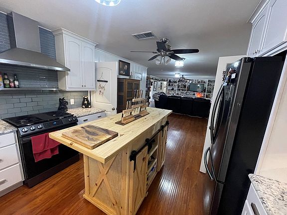 3rd image of 2603 Bedford Dr