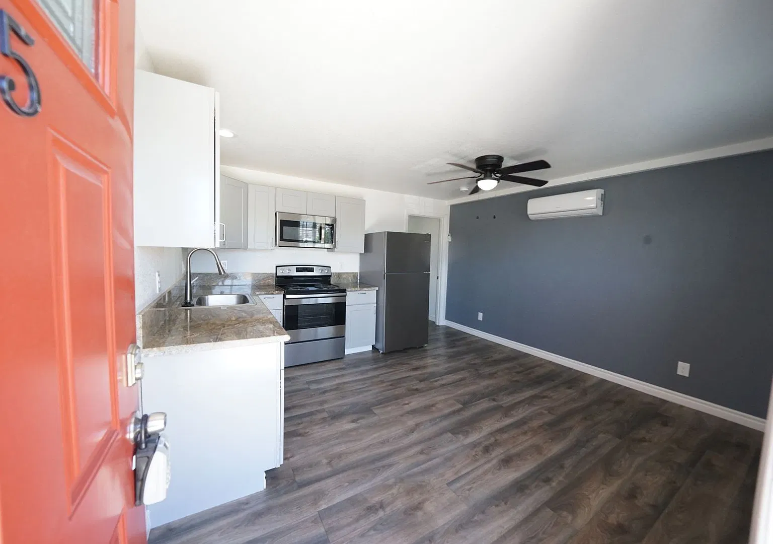 118 S Mojave Rd — Photo 4