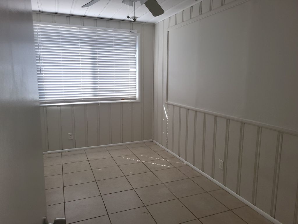 1031 NE 23rd Pl, photo 7