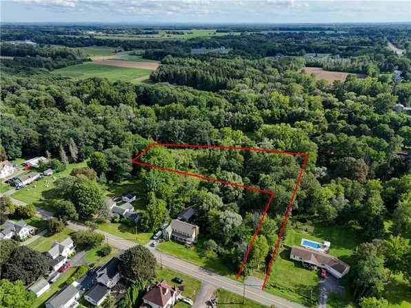 4275 Canal Rd, Spencerport, NY 14559