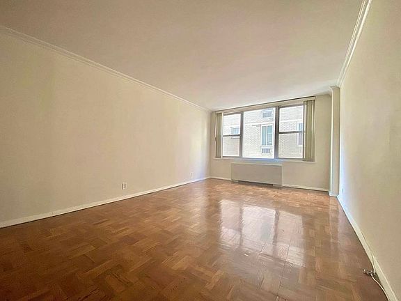 3rd image of 250 E 65th St APT 6D