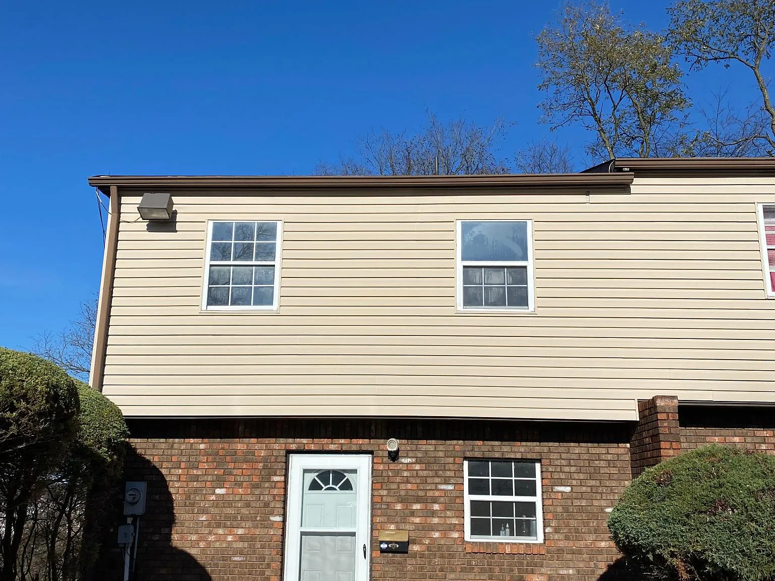 3 bed, 1000 sqft, $1,050 — Photo 1