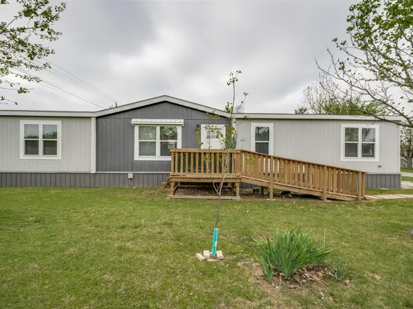 101 Shady Grove Dr, Sanger, TX 76266