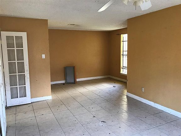 4th image of 11602 Crystalwood Dr