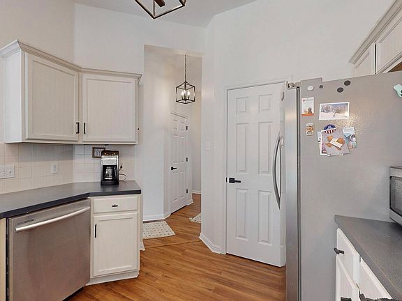 5th image of 2508 Willow Way