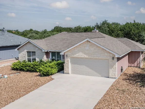 1421 Cottonwood Rd, Fischer, TX 78623