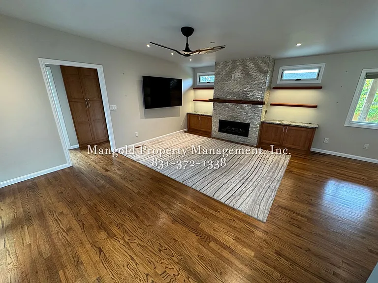 926 Ruth Ct — Photo 4