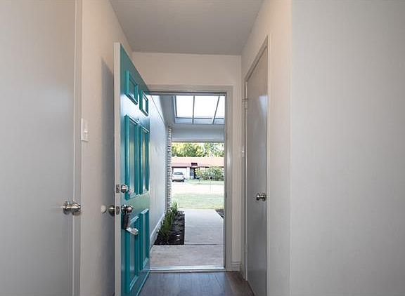 3rd image of 1207 E Mesa Park Dr