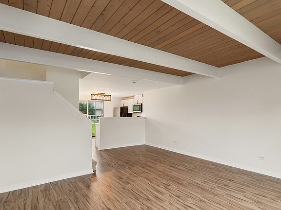 4th image of 433 Normandie Ln