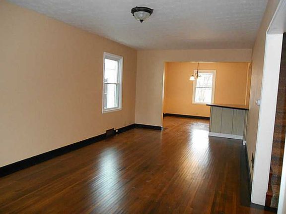 4th image of 216 W Main St
