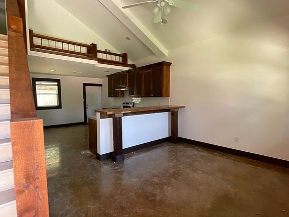 4th image of 1020 Deer Glade Ln