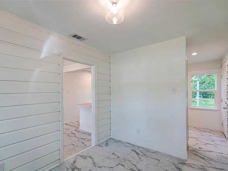 1319 Elm St — Photo 26