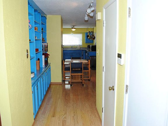 4th image of 10222 Belnap Pl NW