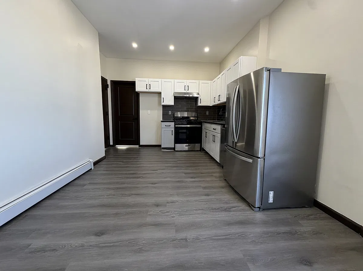 2 bed, 750 sqft, $1,850 — Photo 3