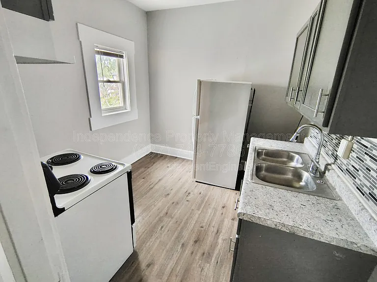 815 S Main St — Photo 3