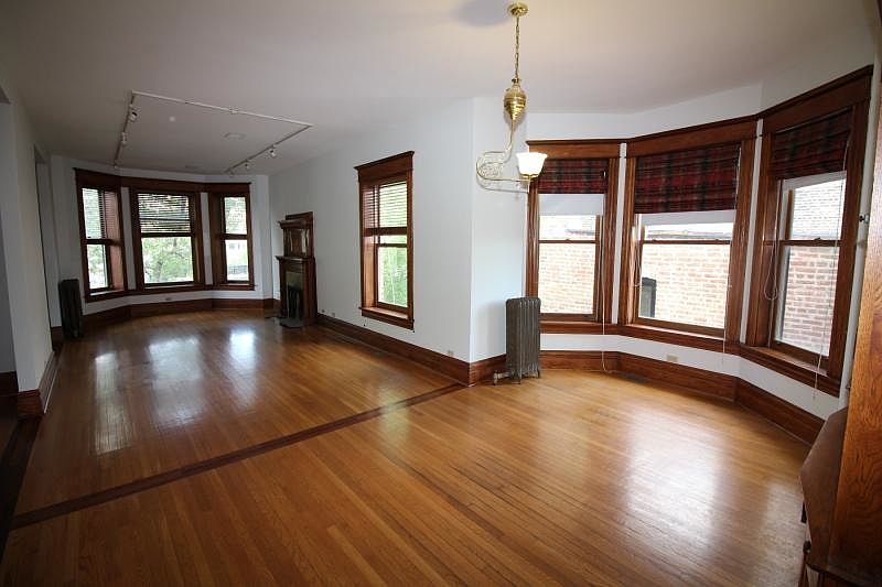 1st image of 400 W Saint James Pl #2