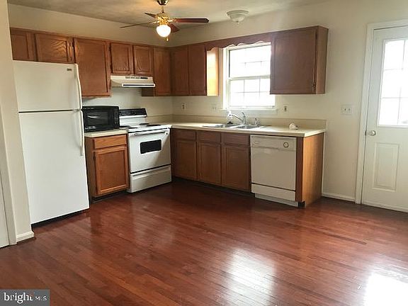 2nd image of 118 Little River Dr