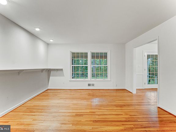4th image of 9218 Craig Ave