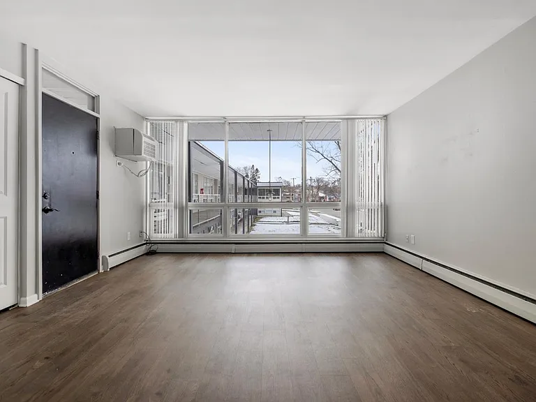 Altitude Apartments East — Photo 6