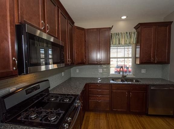 2nd image of 631 W Indiana Ave