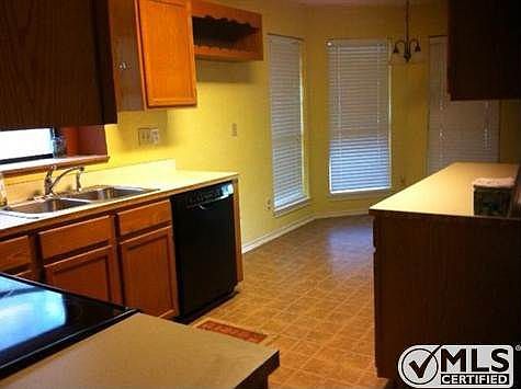 4th image of 1401 Williams St