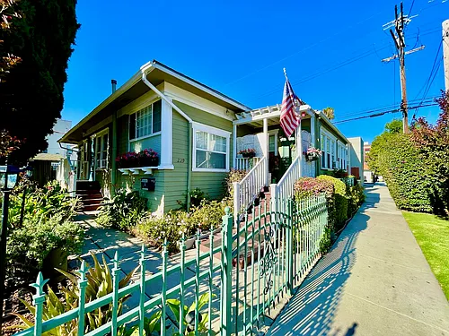 229 W 8th St #D Photo 1