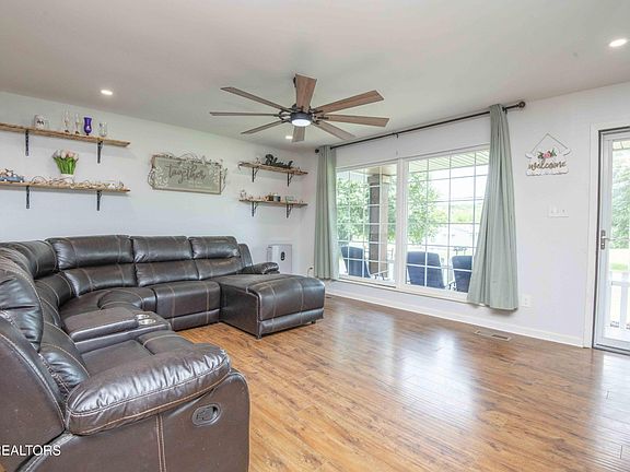 4th image of 606 Caton St