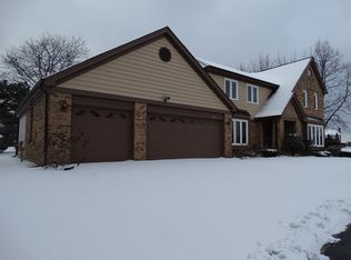 2566 E Haverhill Ct, Arlington Heights, IL 60004