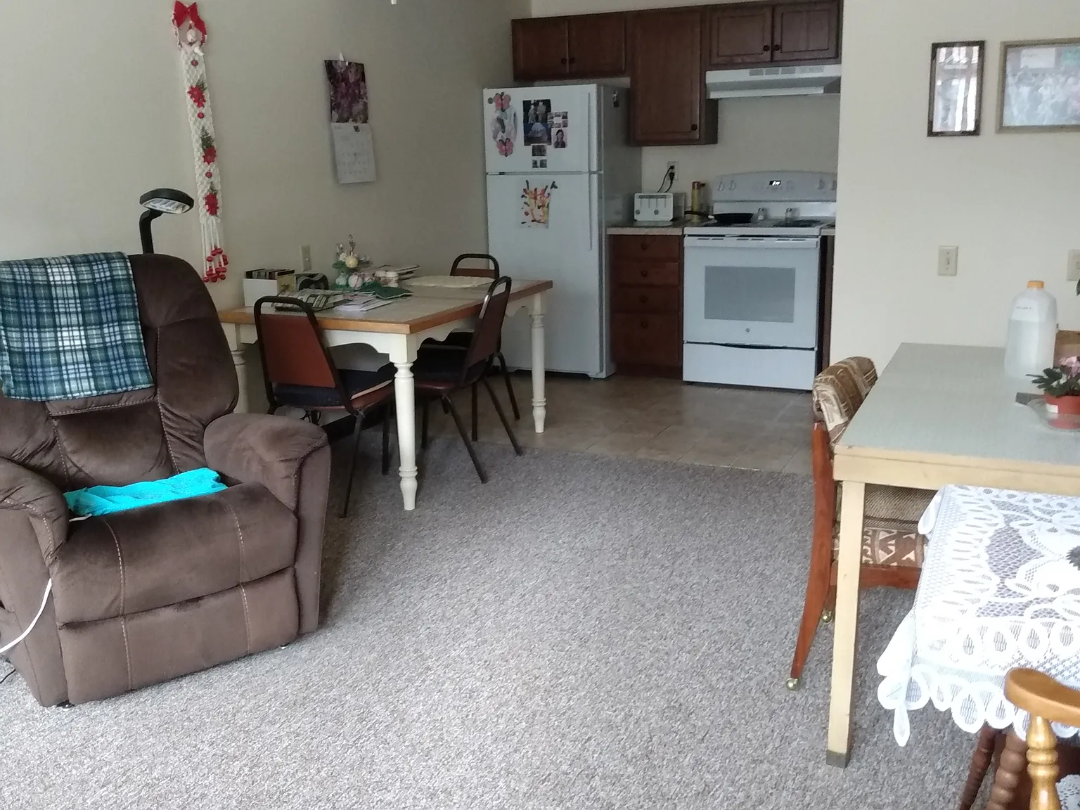 2 bed, 700 sqft, $877 — Photo 3