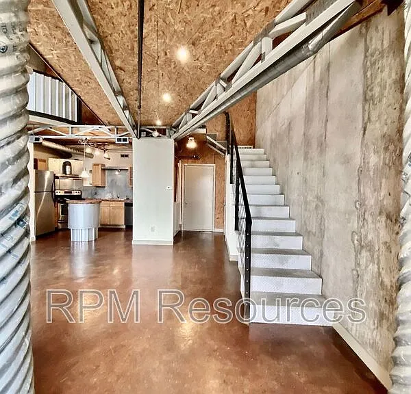 300 Summit Ridge Dr #B1 — Photo 2