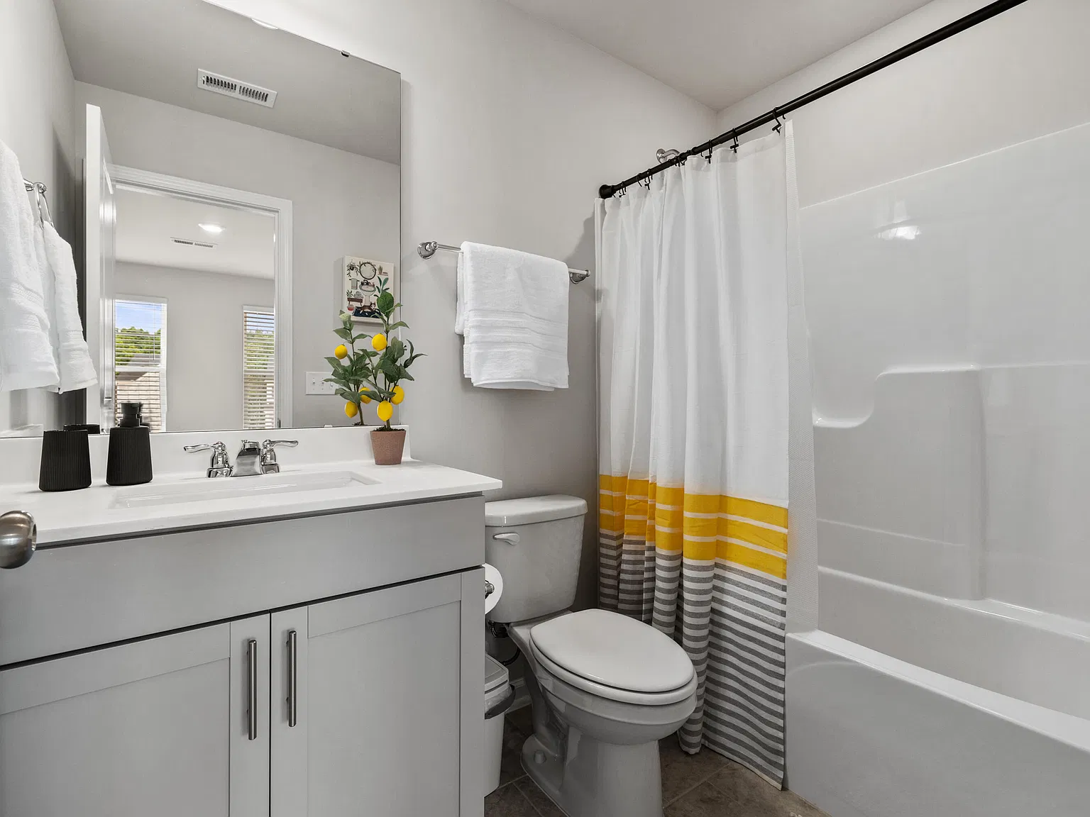 2 bed, 2.5 bath, $2,600 — Photo 4