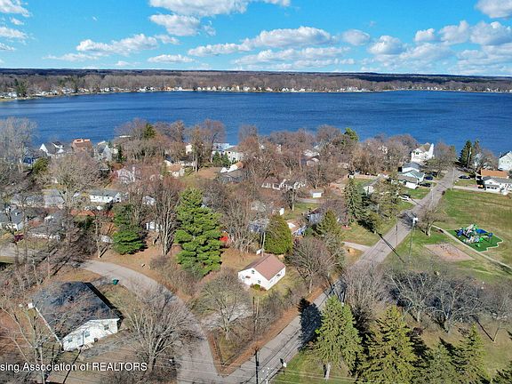 2nd image of 1692 Bliss St