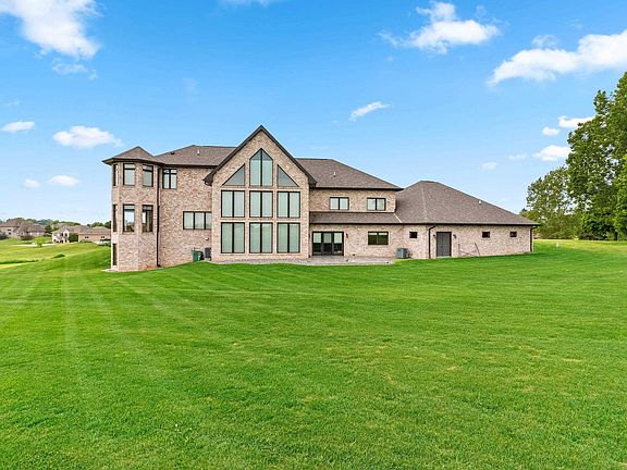 4th image of 2315 Silveridge Dr