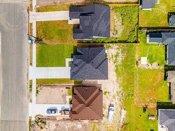 4th image of 674 Mandelos Dr