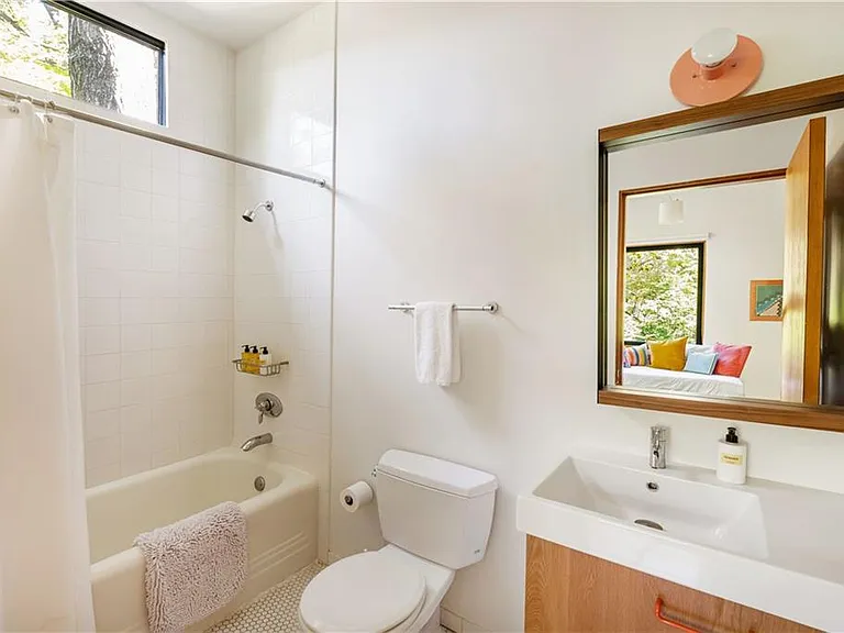 515 Claire Dr NE — Photo 37