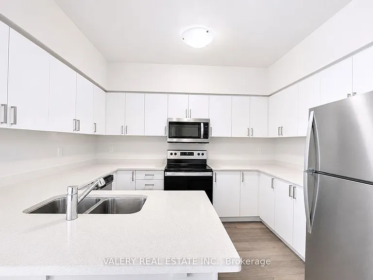 20 Woodstream Dr #15 — Photo 4