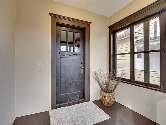 5th image of 3212 42nd Ave S