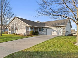 W154N6543 Marvel Dr, Menomonee Falls, WI 53051