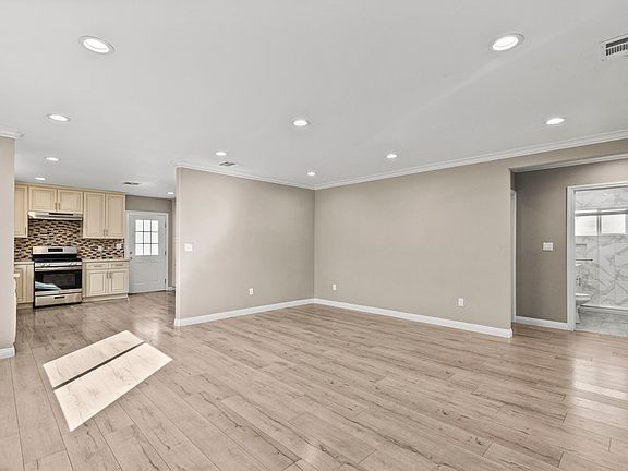 2nd image of 6717 Cedros Ave